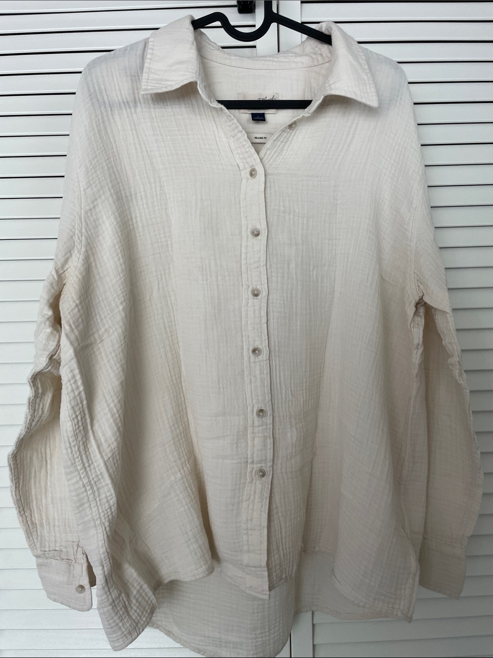 Universal Thread Women’s Long Sleeve Gauze Collared Button Down Shirt